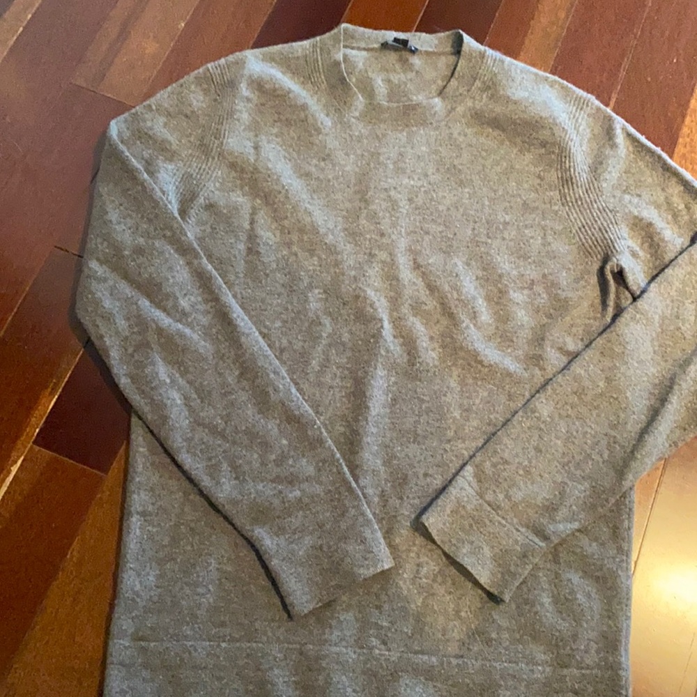 Theory grey 100% cashmere sweater size M
